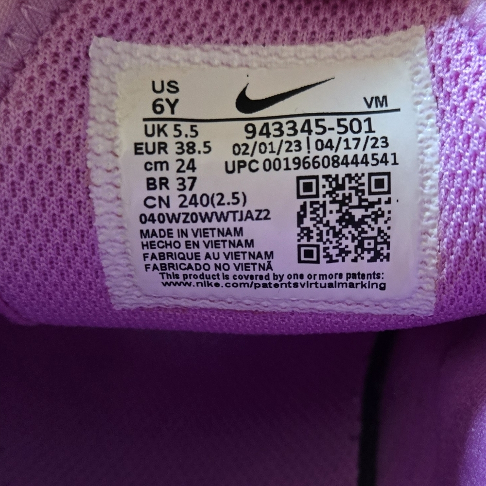 Nike Air Max 270 Pink Sneakers - Picture 5 of 8